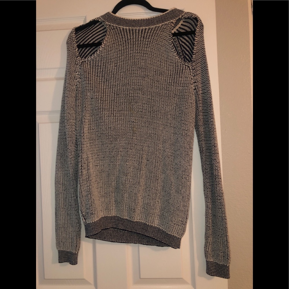 Honey Punch women’s size S open shoulder sweater